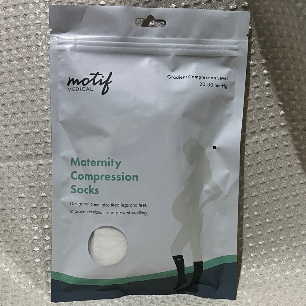 Motif Medical Maternity Compression Socks - White